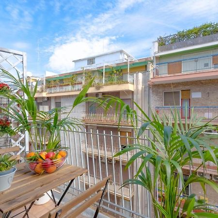 Modern Apartment To Relax In The City Center Bari Exterior foto