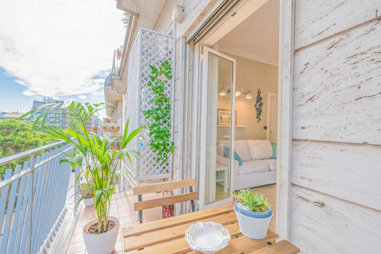 Modern Apartment To Relax In The City Center Bari Exterior foto