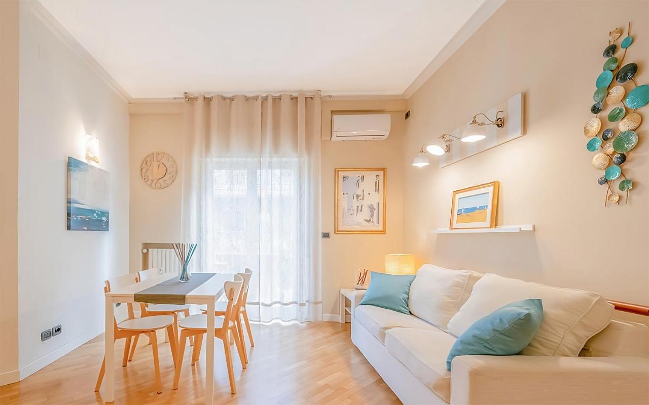 Modern Apartment To Relax In The City Center Bari Exterior foto