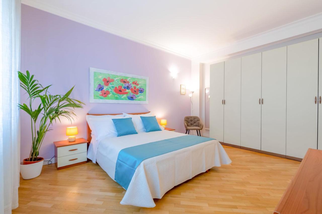 Modern Apartment To Relax In The City Center Bari Exterior foto