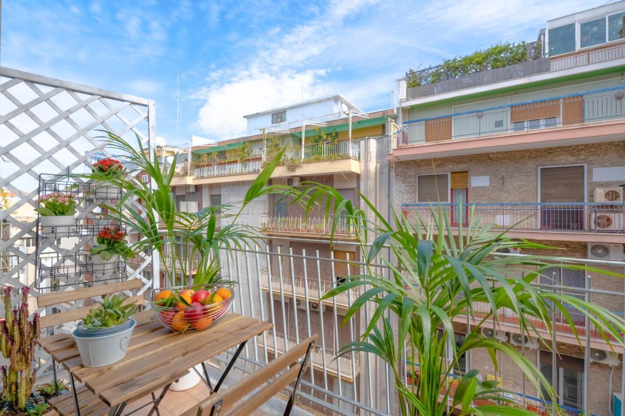 Modern Apartment To Relax In The City Center Bari Exterior foto